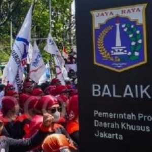 Buruh Menjerit Minta Gaji Rp6 Juta