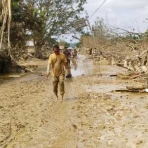 Gosip Artis–Pejabat Jangan Alihkan Fokus Penanganan Bencana