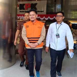 Abd Azis dan Tiga Tersangka Penerima Suap Dilimpahkan ke Jaksa