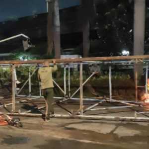 Reklame Rawan Roboh Dibongkar Antisipasi Cuaca Ekstrem