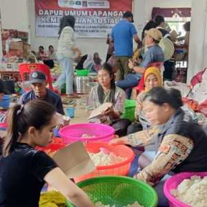 Kemensos Dirikan Dapur Produksi 164 Ribu Porsi Makanan di Tiga WIlayah Sumatera