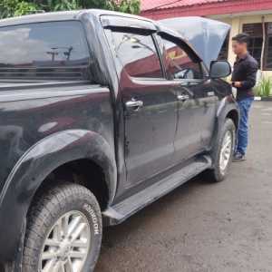 KPK Amankan Mobil Milik Pemda Toli-toli dari Rumah Dinas Kajari HSU