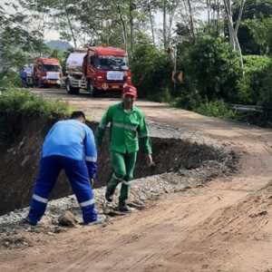 Jalan Terjal Distribusi BBM