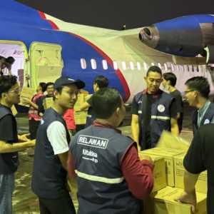 Bantuan Ferry Irwandi Dkk Diterbangkan Polri dari Lanud Baharkam