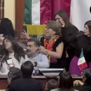 Anggota Parlemen Baku Hantam di Kongres Kota Meksiko