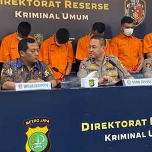 Polda Metro Tetapkan Enam Polisi sebagai Tersangka Pengeroyokan Debt Collector Hingga Tewas