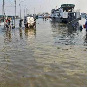 Banjir Rob di Pesisir Jakarta Berangsur Surut