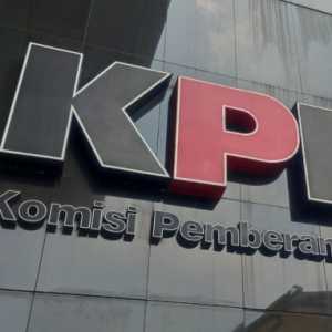 Ini yang Diamankan KPK saat Geledah Rumah Bupati Bekasi dan Perusahaan Haji Kunang