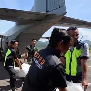 Pesawat TNI AL Salurkan Bantuan Logistik di Takengon dan Gayo Lues