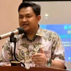 Kritik di Tembok Kekuasaan