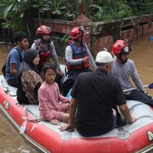 Kritik Walhi dan LBH Jakarta soal Banjir Keliru