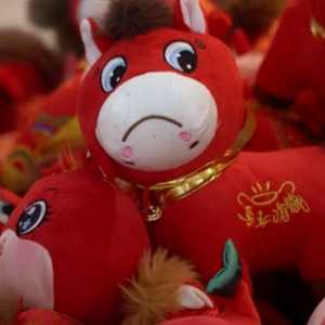 Boneka Kuda Menangis Viral Jelang Perayaan Imlek