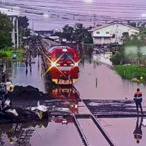 Kereta Bisa Melintas Lagi di Titik Banjir Pekalongan
