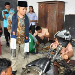 Tinjau Bengkel Siswa