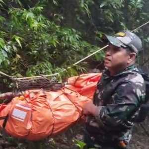 Evakuasi Korban Pesawat Jatuh