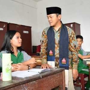 Wamen Fajar Apresiasi Semangat Belajar Siswa di Pematangsiantar