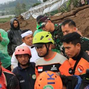 Tim SAR Temukan 9 Korban Jiwa Longsor Bandung Barat