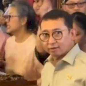 Penyerahan SK Cagar Budaya Keraton Solo Ricuh di Depan Fadli Zon