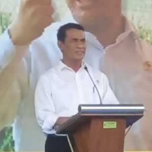 Strategi Mentan Amran: Pemerintah Bayar Upah Harian untuk Petani Perbaiki Lahan Sendiri