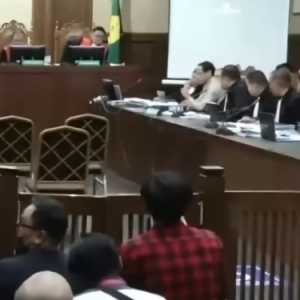 Narasi Sakit dan Laporan Balik Nadiem Strategi Corruptor Fights Back