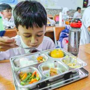 Negara Wajib Hadir di Meja Makan Anak Bangsa