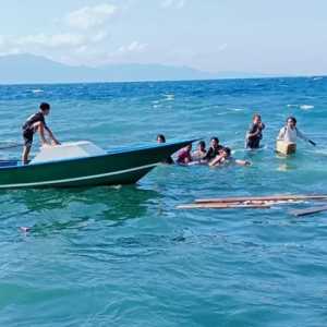 TNI AL Evakuasi Korban Tenggelam KM Indriani di Perairan Halsel