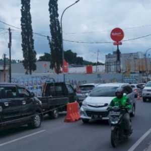 Jalan Raya Lembang Bandung Padat Merayap