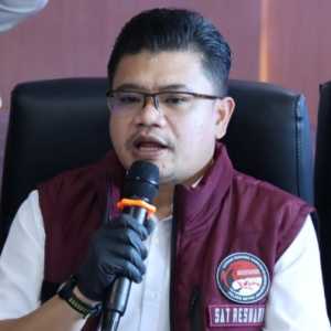 Kasatres Narkoba Polres Metro Jakarta Barat, AKBP Vernal Armando Sambo ungkap kasus narkotika jenis sinte cair (Foto: Humas Polres Metro Jakbar)