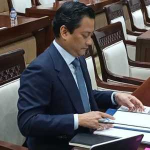 Thomas Djiwandono Ulas Arah Kebijakan Ekonomi di Hadapan DPR