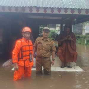 Luapan Kali Krukut Rendam Permukiman di Cilandak Timur
