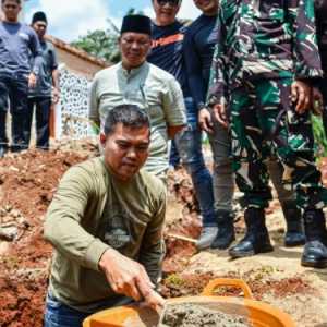 Haji Suryo Bangun Masjid di Tanah Kelahiran