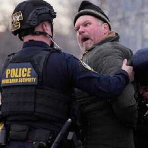 Protes Anti-ICE Meningkat, Pentagon Bersiap Kerahkan 1.500 Prajurit ke Minnesota