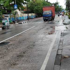 Genangan Akibat Hujan Lebat di Jakarta Surut Total