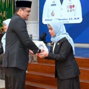 Gubernur Bobby Nasution Lantik Tiga Kepala Dinas di Hari Pertama Kerja 2026