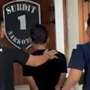 Polisi Bongkar 'Pabrik' Tembakau Sintetis di Kebon Jeruk