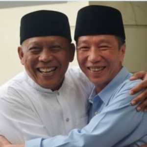 Foto Eggi Sudjana-Jokowi Berpelukan Hoaks!