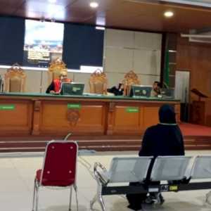 Istri Wawalkot Bandung Menangis di Sidang Praperadilan