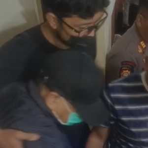 Warga Teriaki Bupati Sudewo Saat Digelandang KPK: Koruptor Wayahe Digulung!