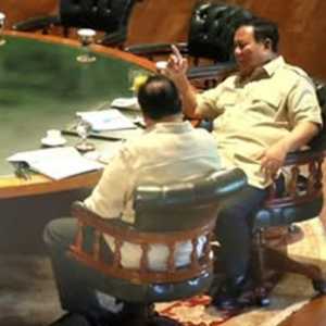 Serius Bahas Ekonomi