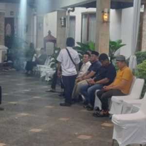 Dimakamkan Besok, Rumah Duka Alex Noerdin Dipenuhi Pelayat