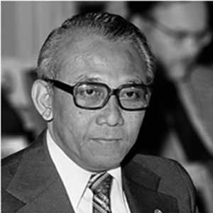 Mengenang Prof. Widjojo Nitisastro