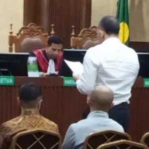 Yoki Firnandi Sampaikan Pledoi, Soroti Kinerja PIS dan Bantah Rugikan Negara