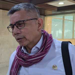 Palguna Diadukan ke MKMK, DPR: Semua Pejabat Bisa Diawasi