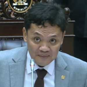 Adies Kadir Tak Harus Gunakan Hak Ingkar