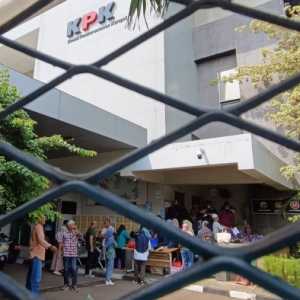 Dua Orang Tahanan KPK Kasus Jual Beli Gas Dibantarkan ke RS