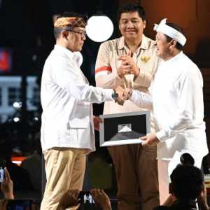 Usai Beri KTA, Sekjen Gerindra Tantang Bupati Sumedang Sejahterakan Warganya