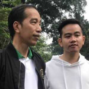 Tembok Ratapan Solo Jadi Potret Wajah Kekuasaan Jokowi yang Memudar