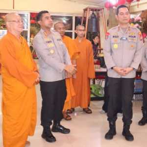 453 Personel Gabungan Amankan Puluhan Vihara di Jakarta Barat