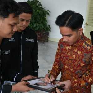 Gibran Ajak Mahasiswa Sumatera Bangun Pendidikan AI di Pelosok