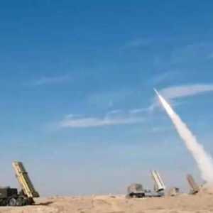 Iran Intensifkan Latihan Militer di Tengah Tekanan AS